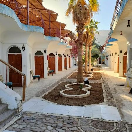 Sebaii Camp السباعى كامب شاطئ الترابين بجوار ويت بالس Hostel Nuweiba` Exterior foto