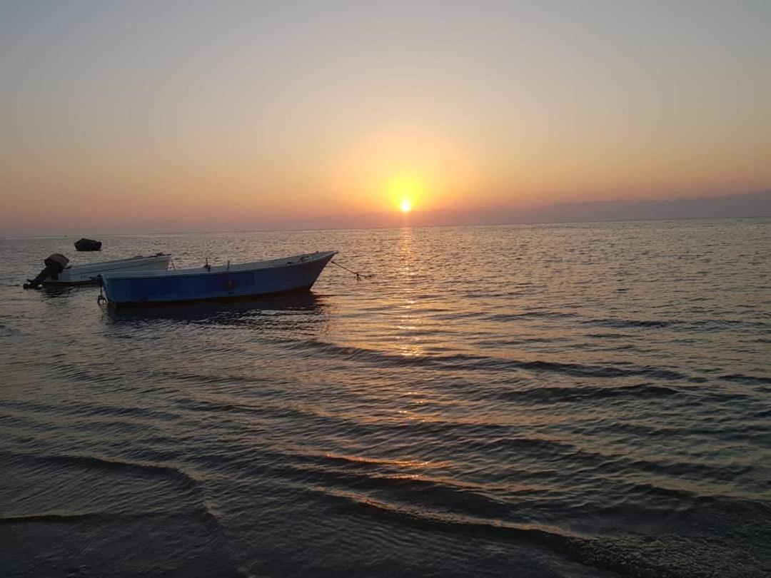 Sebaii Camp السباعى كامب شاطئ الترابين بجوار ويت بالس Hostel Nuweiba` Exterior foto