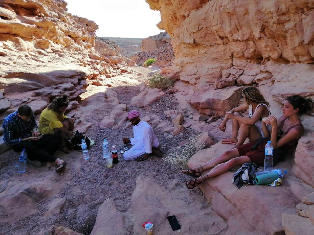 Sebaii Camp السباعى كامب شاطئ الترابين بجوار ويت بالس Hostel Nuweiba` Exterior foto