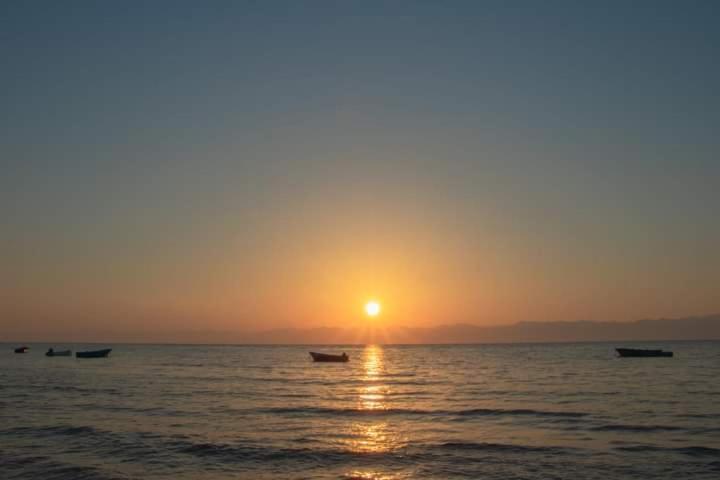 Sebaii Camp السباعى كامب شاطئ الترابين بجوار ويت بالس Hostel Nuweiba` Exterior foto