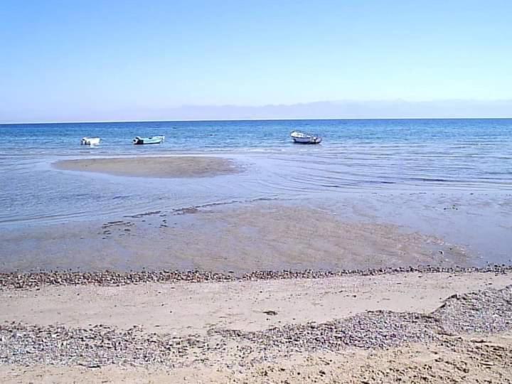Sebaii Camp السباعى كامب شاطئ الترابين بجوار ويت بالس Hostel Nuweiba` Exterior foto